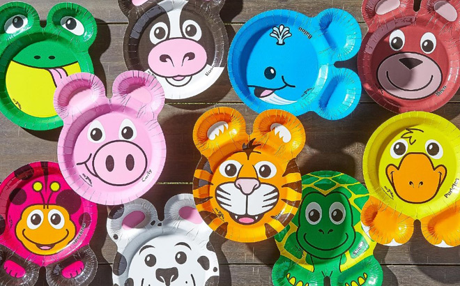Hefty Zoo Pals Disposable Plates on Wooden Tabletop