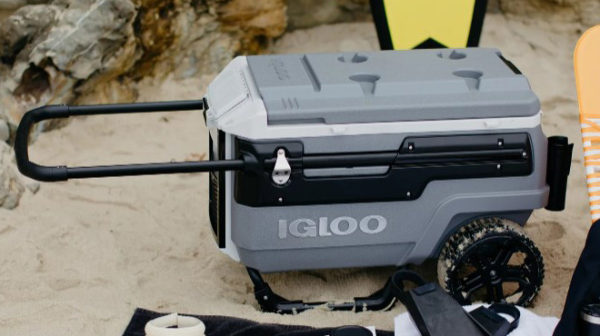 Igloo 70 Quart Trailmate Journey Cooler on Sand
