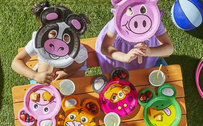 Kids Holding Up Zoo Pals Plates in front of their Faces