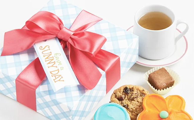 Smile Farms Have a Sunny Day Treats Gift Box