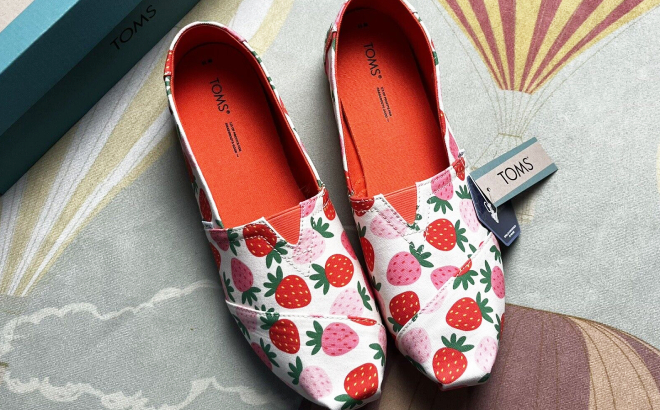 TOMS Womens Alpargata Strawberries Shoes