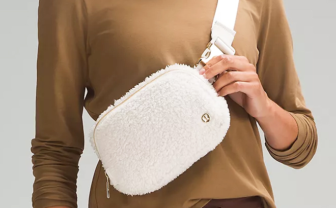 A Woman Wearing Lululemon Fleece Belt Bag in White Color