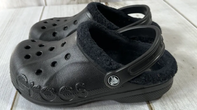 Crocs Baya Lined Clogs in Black
