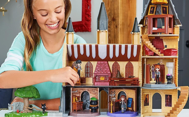 Girl Playing with Wizarding World Harry Potter Magical Minis Playset Girl Playing with Wizarding World Harry Potter Magical Minis Playset