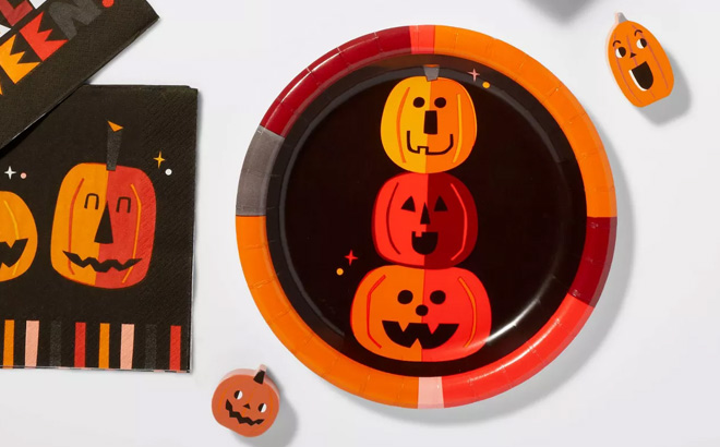 Hyde & EEK! Boutique 20-Count Disposable Pumpkin Pattern Halloween Dinner Plates