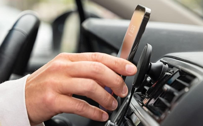 Hand Placing a Phone on the mophie Snap Wireless Vent Mount Universal Charger in a Car