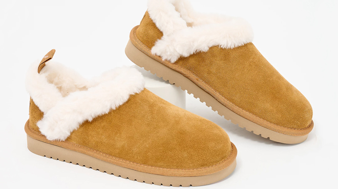 Koolaburra by UGG Womens Advay Slip on Fashion Boot in Chestnut Color