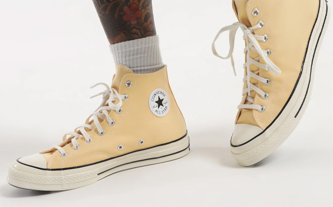Men is Wearing Converse Chuck 70 Canvas in Sunny Oasis Color