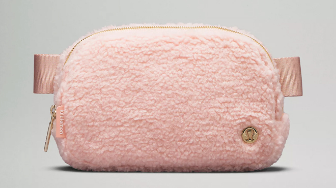 New Lululemon Everywhere Fleece Belt Bag 1L in Pink Mist