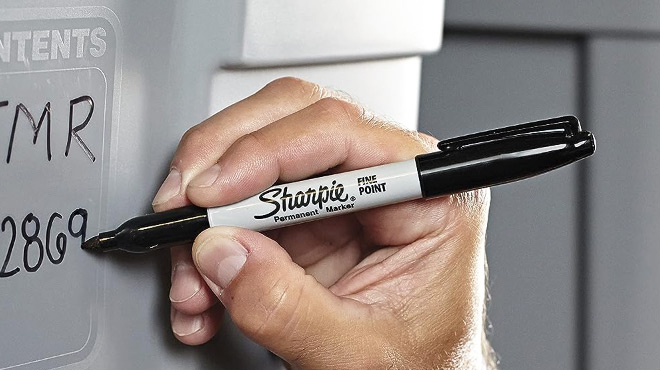 Sharpie Permanent Markers Fine Tips in black Sharpie Permanent Markers Fine Tips in black