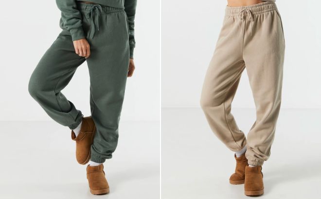 Woman is Wearing Colored Fleece High Rise Jogger in Dark Green and Taupe Color Woman is Wearing Colored Fleece High Rise Jogger in Dark Green and Taupe Color