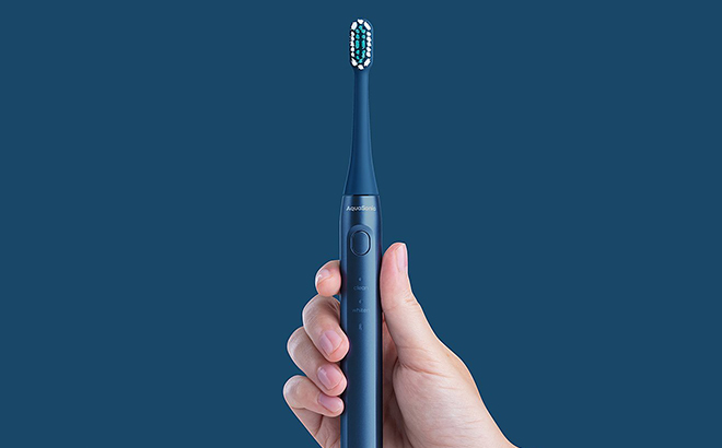 HAnd Holding up the AquaSonic Icon Rechargeable Power Toothbrush