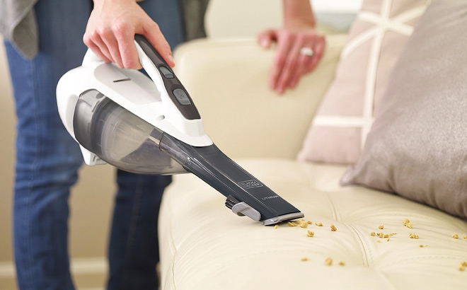 Hand Holding BLACKDECKER Lithium Cordless Hand Vacuum with Scented Filter Hand Holding BLACKDECKER Lithium Cordless Hand Vacuum with Scented Filter