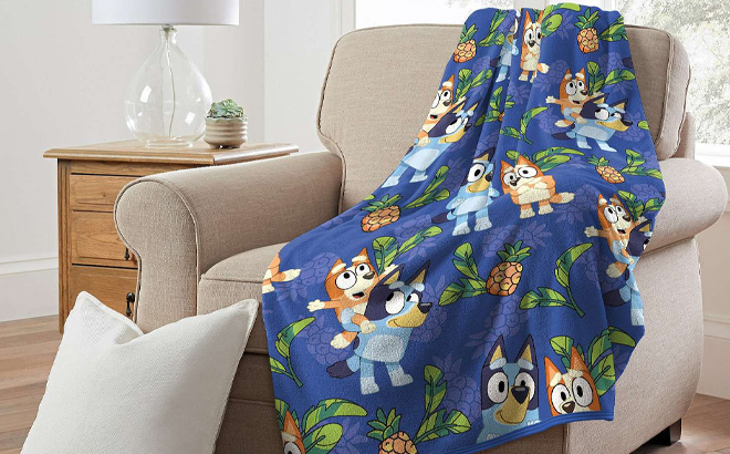 Licensed Character Bluey Pineapple Bluey Silk Touch Throw Blanket