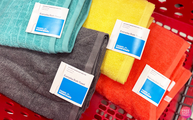Room Essentials Everyday Bath Towels in Cart