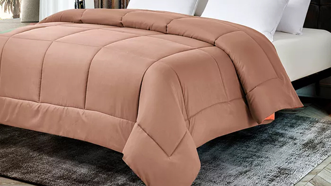 Royal Luxe Reversible Down Alternative Comforter in Pink