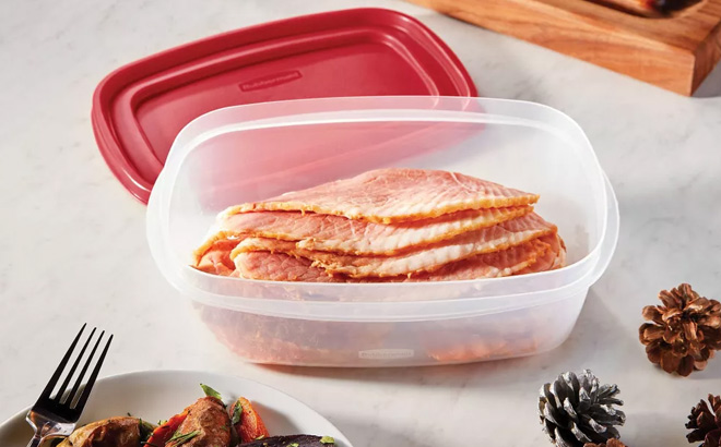 Rubbermaid 8 5 Cup Plastic Large Rectangle Food Storage Container Clear on the Table