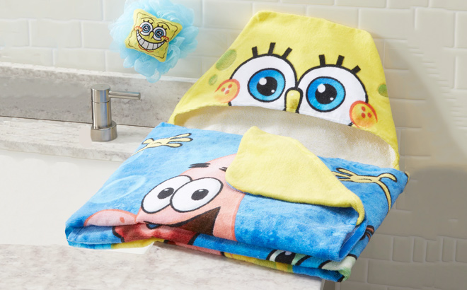 SpongeBob SquarePants Kids Hooded Towel and Character Loofah Set