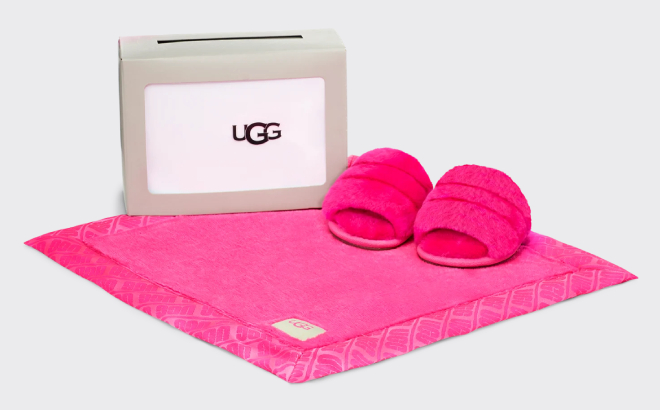 UGG Fluff Yeah Baby Slippers Blanket Set