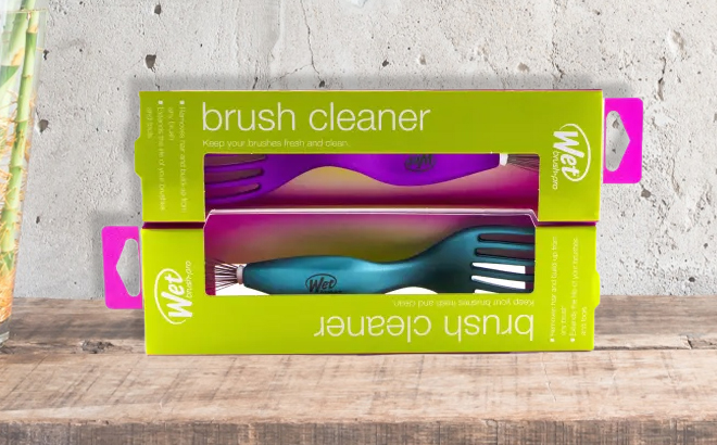 Wet Brush Two Sided Brush Cleaning Tool in Two Colors Wet Brush Two Sided Brush Cleaning Tool in Two Colors