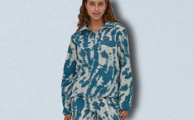 an Image of a Woman Wearing a Patagonia Synchilla Lightweight Snap T Fleece Pullover