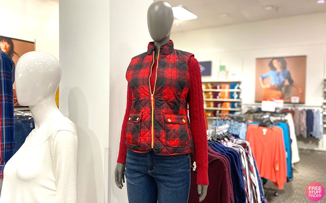 A Mannequin Wearing a St Johns Bay Womens Quilted Vest
