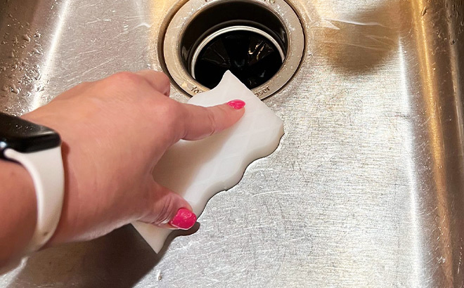 Cleaning a Sink with Mr Clean Magic Eraser