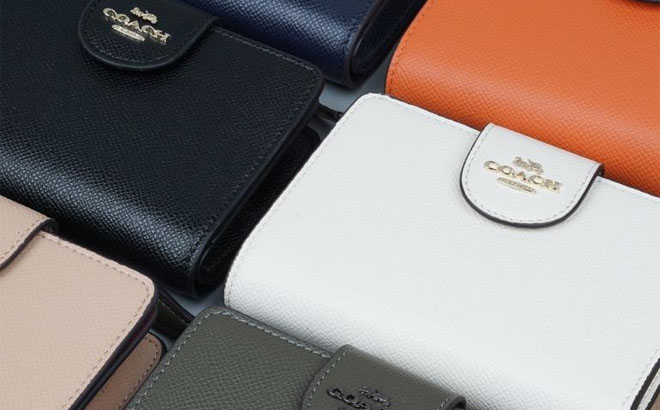 Coach Outlet Medium Corner Zip Wallets