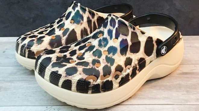 Crocs Womens Baya Platform Print Clogs