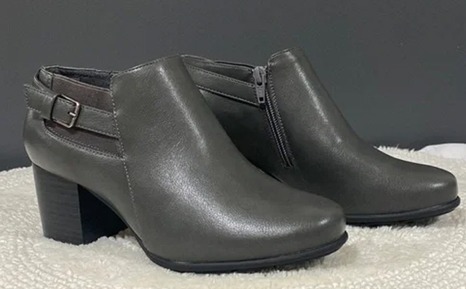 Croft Barrow Grapesoda Womens Block Heel Ankle Boots in Gray