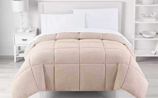 Down Alternative Revesible Comforter