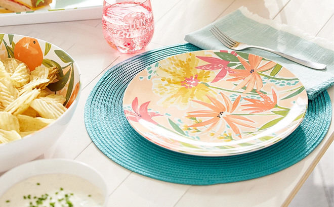 Food Network Solid Round Placemat on the Table Food Network Solid Round Placemat on the Table