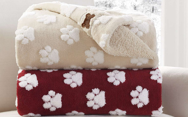 Koolaburra by UGG Maggie Sherpa Pet Blankets on the Chair