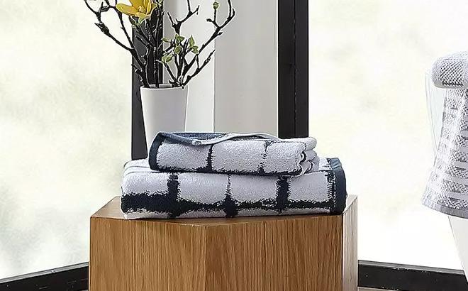 https://www.freestufffinder.com/wp-content/uploads/2023/11/Koolaburra-by-UGG-Shibori-Lana-Hand-Towel.jpg