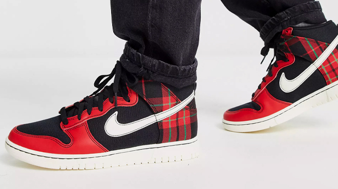 Nike Dunk High Retro SE Sneakers black and red