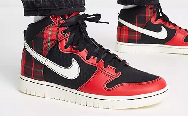 Nike Dunk High Retro SE Sneakers in Black and Red 4