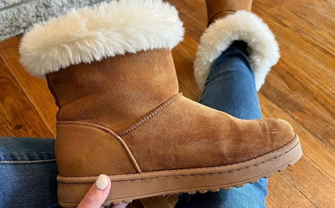 SO Paulina Womens Faux Fur Winter Boots 1