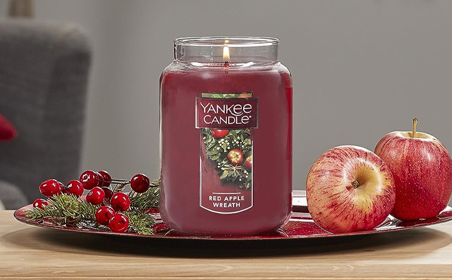 Yankee Candle Red Apple Wreath Scented Classic 22oz Large Jar Single Wick Candle
