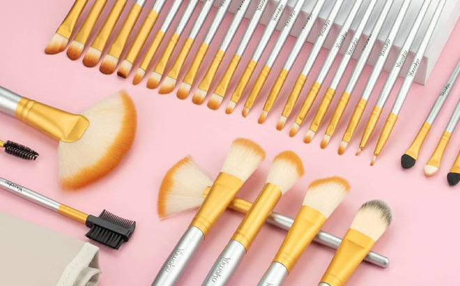 Daxstar Makeup Brush Set on Pink Table Daxstar Makeup Brush Set on Pink Table