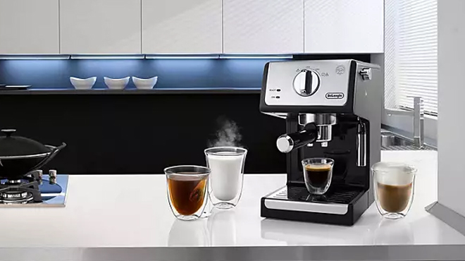 DeLonghi Pump Espresso Cappuccino Machine