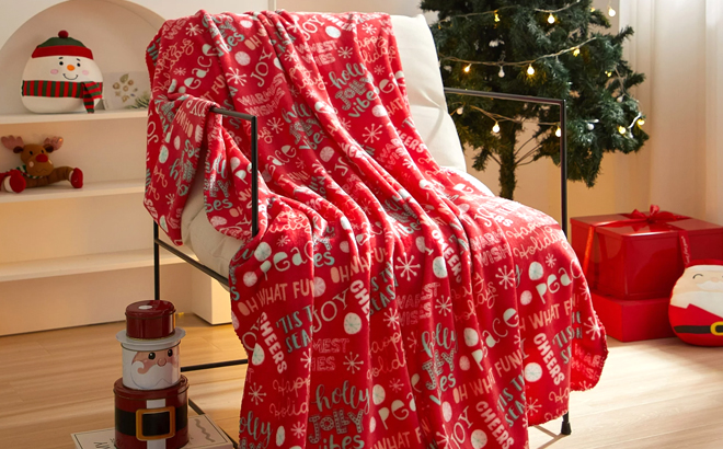 Holiday Time Holly Jolly Toss Plush Throw Blanket