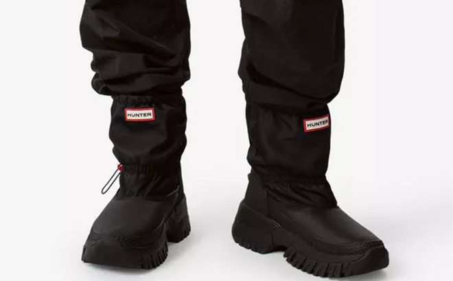 Hunter Short Slouch Snow Boots in Black Color