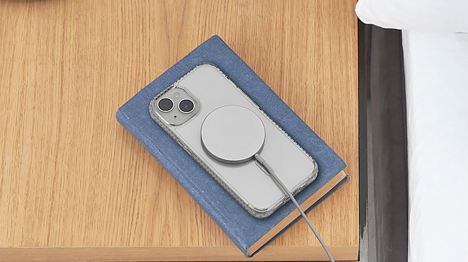 Insignia Hard Shell Case with MagSafe Insignia Hard Shell Case with MagSafe