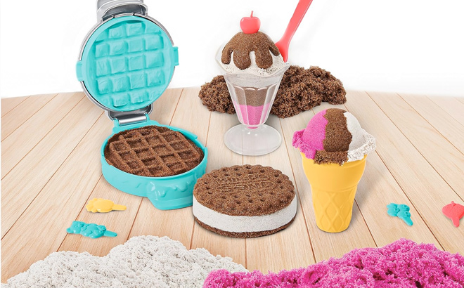 Kinetic Sand Scents Ice Cream Treats Playset with 3 Colors of All Natural Scented Play Sand and 6 Serving Tools