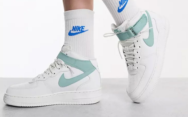 Nike Air Force 1 07 Mid in white and green