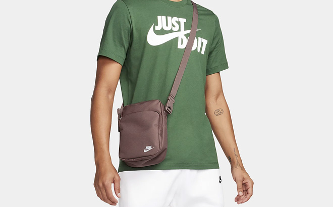 Nike Crossbody Bag in Plum Eclipse Blue Tint