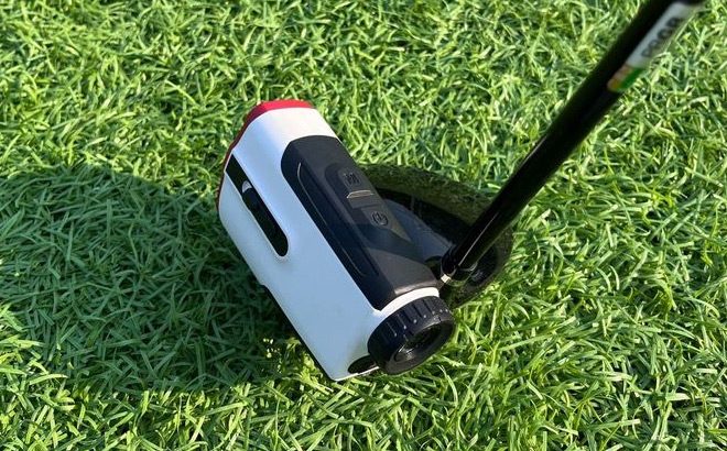Segmart Golf Rangefinder on the grass