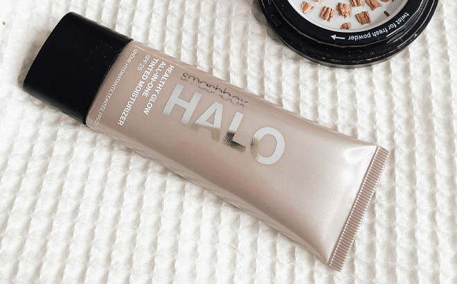 Smashbox Halo Healthy Glow All In One Tinted Moisturizer Smashbox Halo Healthy Glow All In One Tinted Moisturizer