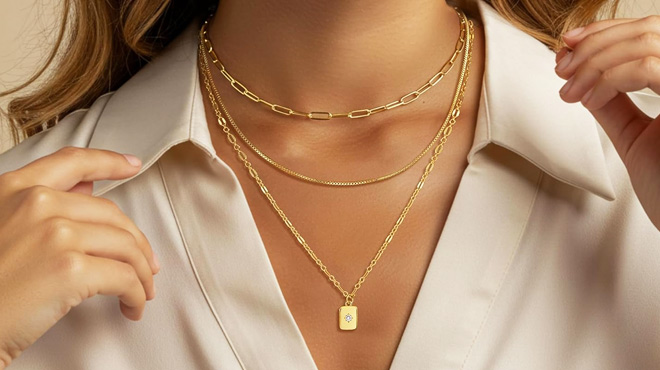 YEEZII Layered Gold Necklaces