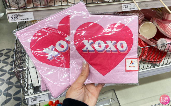 a Hand Holding Valentines Day Napkins 8 Pack